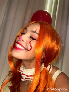 Valkyrae cosplay pics as Pennywise photo 4