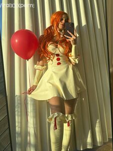 Valkyrae cosplay pics as Pennywise photo 9