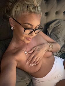 Ellie Scales leaked boobs photo 3