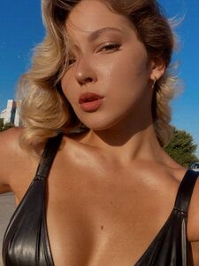 Amateur babe All About Diana shows her natural tits, booty & muff in a solo photo 2