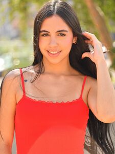 Beautiful brunette Amanda makes her nude debut in the public realm photo 2