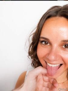 Super cute KillTony comedian Leyla Ingalls go follow and show some love! photo 30