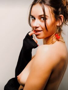 Super cute KillTony comedian Leyla Ingalls go follow and show some love! photo 64