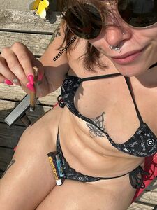 Queen_egirl27 onlyfans album photo 1