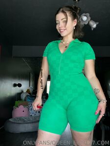 Queen_egirl27 onlyfans album photo 14