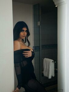 Mia Khalifa Sexy Lingerie Photoshoot Set Leaked photo 3