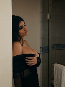 Mia Khalifa Sexy Lingerie Photoshoot Set Leaked photo 11