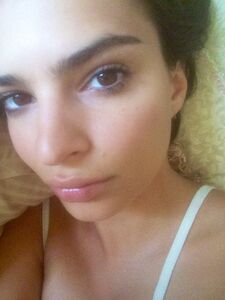 Super Model Emily Ratajkowski Nude Leaks photo 16