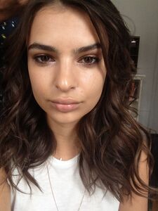Super Model Emily Ratajkowski Nude Leaks photo 18