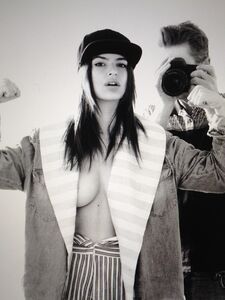 Super Model Emily Ratajkowski Nude Leaks photo 32