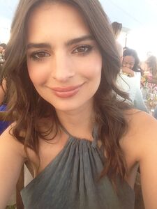 Super Model Emily Ratajkowski Nude Leaks photo 34