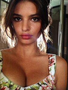 Super Model Emily Ratajkowski Nude Leaks photo 36