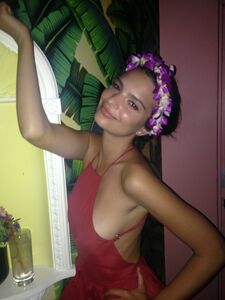 Super Model Emily Ratajkowski Nude Leaks photo 85