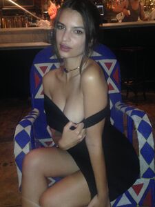 Super Model Emily Ratajkowski Nude Leaks photo 94