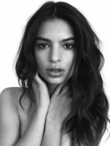 Super Model Emily Ratajkowski Nude Leaks photo 98