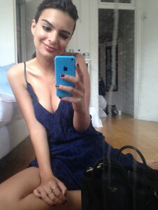 Super Model Emily Ratajkowski Nude Leaks photo 108