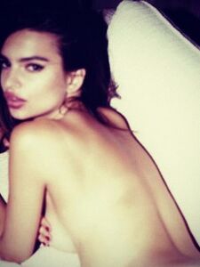 Super Model Emily Ratajkowski Nude Leaks photo 133