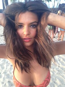 Super Model Emily Ratajkowski Nude Leaks photo 174