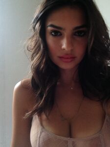 Super Model Emily Ratajkowski Nude Leaks photo 188