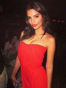 Super Model Emily Ratajkowski Nude Leaks photo 193