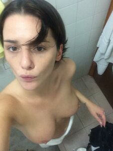 Super Cute Actress Addison Timlin Nude Leaks photo 3