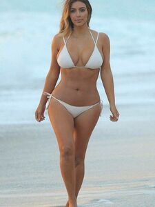 Kim Kardashian Candid Bikini Beach Set Leaked photo 6