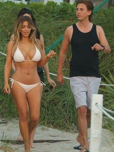 Kim Kardashian Candid Bikini Beach Set Leaked photo 7