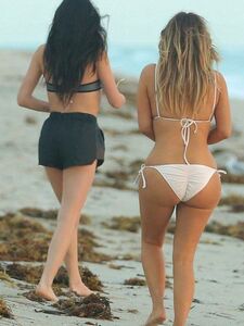 Kim Kardashian Candid Bikini Beach Set Leaked photo 13