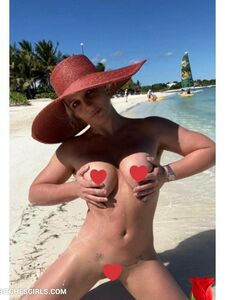 Britney Spears Nude Celebrity Leaked Tits Photos photo 2
