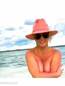 Britney Spears Nude Celebrity Leaked Tits Photos photo 8