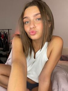 Jane Davis wants you to fuck her sweet pussy photo 2