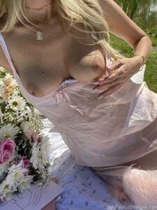 GwenGwiz Nude Onlyfans Picnic Set Leaked photo 1