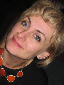 Caroline outdoor mature whore photo 9