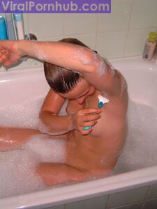 Cute amateur jenny posing naked photo 48