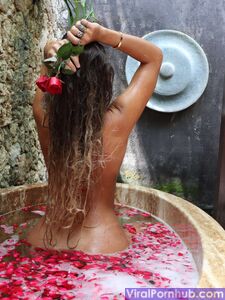 Sommer Ray Nude Bathtub Onlyfans Leaked Photos photo 5