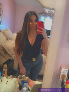 GORGEOUS INDIAN NRI BABE SELFSHOT PICS LEAKED photo 2