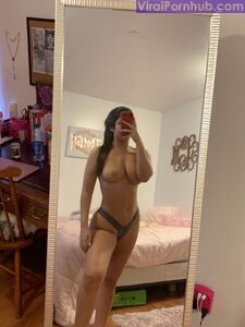 GORGEOUS INDIAN NRI BABE SELFSHOT PICS LEAKED photo 4