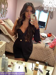 GORGEOUS INDIAN NRI BABE SELFSHOT PICS LEAKED photo 17