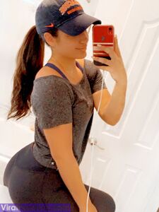 GORGEOUS INDIAN NRI BABE SELFSHOT PICS LEAKED photo 20