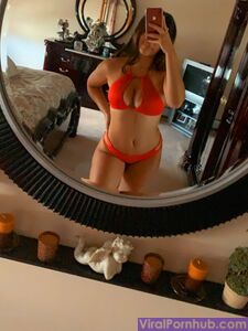 GORGEOUS INDIAN NRI BABE SELFSHOT PICS LEAKED photo 32