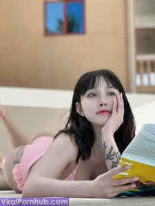 Songyuxin Hitomi Onlyfans Leaks Photoset photo 2