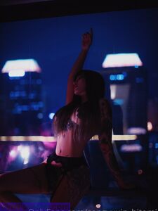Songyuxin Hitomi Onlyfans Leaks Photoset photo 4