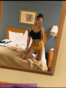 Bella Poarch Sexy Selfies photo 2