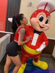 Bella Poarch Hot Pics photo 1