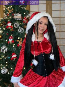 Bella Poarch Cute Christmas Pics photo 1