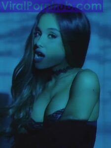 Ariana Grande Nude Leaks photo 3