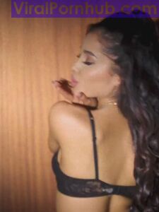 Ariana Grande Nude Leaks photo 11