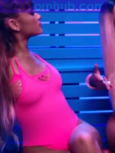 Ariana Grande Nude Leaks photo 12