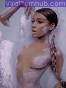 Ariana Grande Nude Leaks photo 20