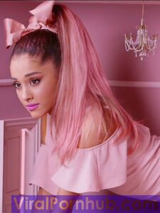 Ariana Grande Nude Leaks photo 70